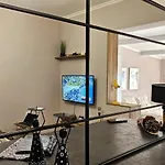Nuci's Place - The Signature Collection Apartament