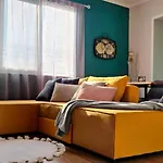 Nuci's Place - The Signature Collection Apartament