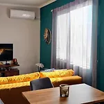 Nuci's Place - The Signature Collection Apartament