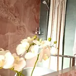 Nuci's Place - The Signature Collection Apartament