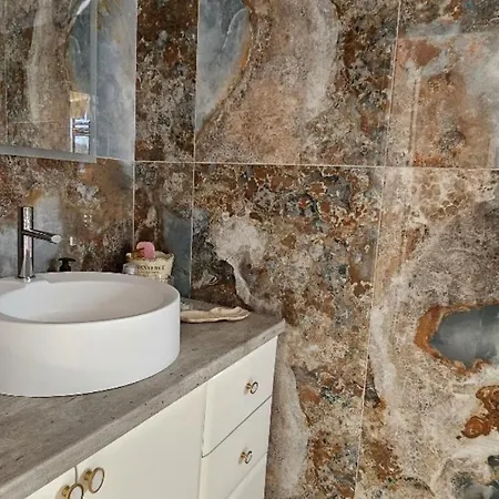 Apartment Nuci's Place - The Signature Collection