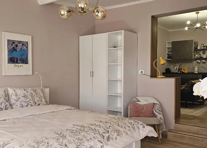 Daire Nuci's Place - The Signature Collection *