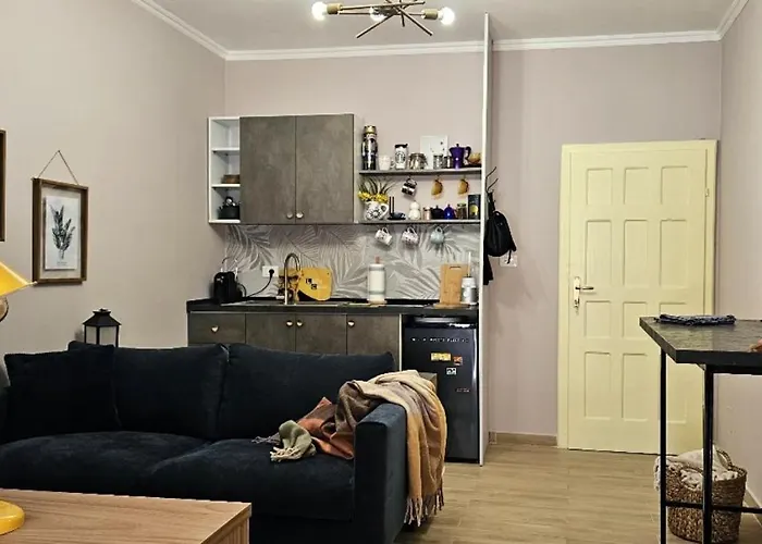 Nuci's Place - The Signature Collection Tiran