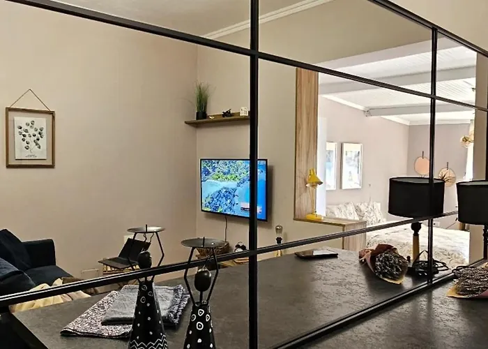 Nuci's Place - The Signature Collection Apartment