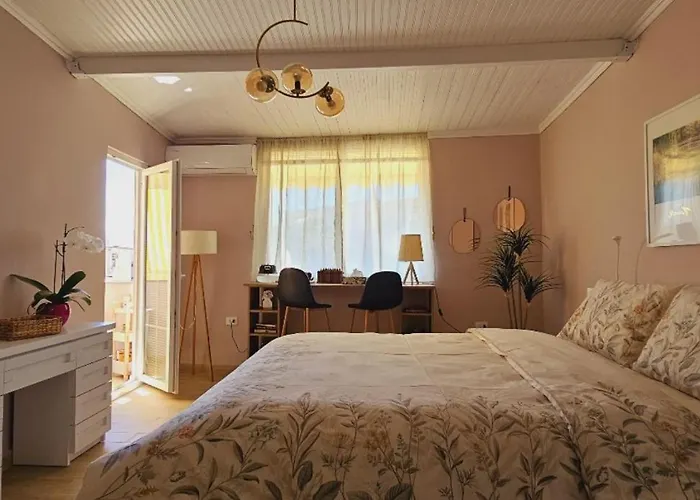 Daire Nuci's Place - The Signature Collection