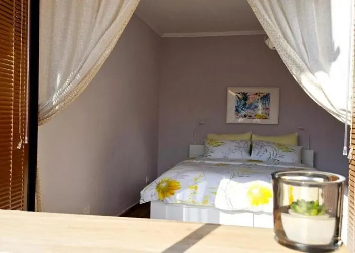 Daire Nuci's Place - The Signature Collection Tiran