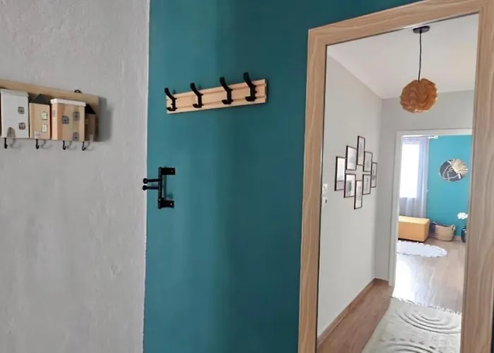 Nuci's Place - The Signature Collection * Tiran