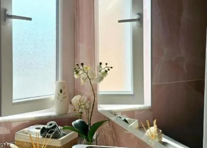 Nuci's Place - The Signature Collection Tiran